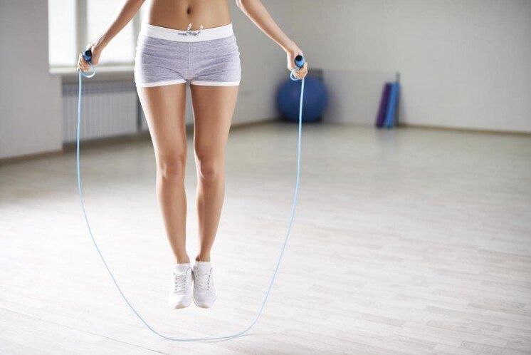 用绳子锻炼可减轻臀部和腹部的重量